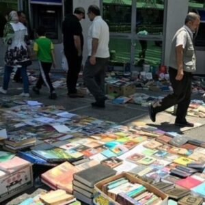 بازار مکاره قاچاق کتاب؛ جمعآوری بساطگستران پایان راه است؟ بازار مکاره قاچاق کتاب؛ جمعآوری بساطگستران پایان راه است؟