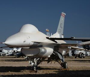 بمب‌افکن‌ها و جنگنده‌های آمریکایی یکجا جمع شده‌اند / صف کشیدن چهار هزار هواپیما در صحرا