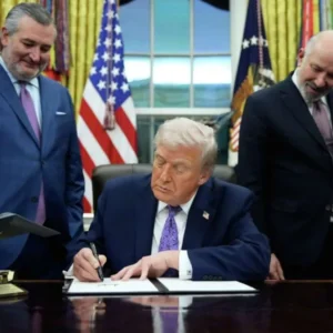 ترامپ با فرمان اجرایی جدیدی، مسیر نظارت فدرال بر هوش مصنوعی را هموار کرد