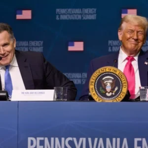 ترامپ مسیر توسعه هوش مصنوعی با سوخت فسیلی را هموار میکند ترامپ مسیر توسعه هوش مصنوعی با سوخت فسیلی را هموار میکند