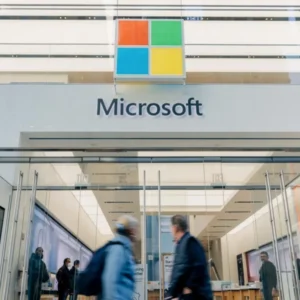 مایکروسافت با استفاده از هوش مصنوعی و اخراج کارمندان ۵۰۰ میلیون دلار صرفه‌جویی کرده است