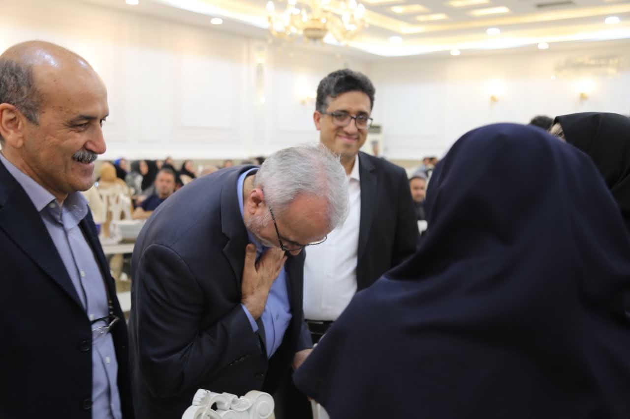 مراسم بزرگداشت روز استاد و تجلیل از مقام معلم در دانشگاه علوم پزشکی گلستان برگزار شد.‌