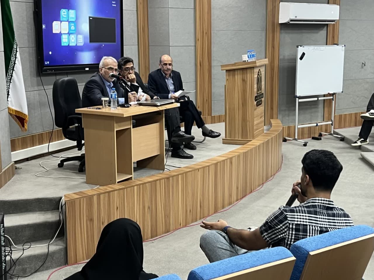 نشست صریح دانشجویان علوم پزشکی گلستان با معاون آموزشی وزارت بهداشت؛ از چالش افزایش ظرفیت دانشجویان پزشکی تا کمبود بودجه و زیرساخت نشست صریح دانشجویان علوم پزشکی گلستان با معاون آموزشی وزارت بهداشت؛ از چالش افزایش ظرفیت دانشجویان پزشکی تا کمبود بودجه و زیرساخت