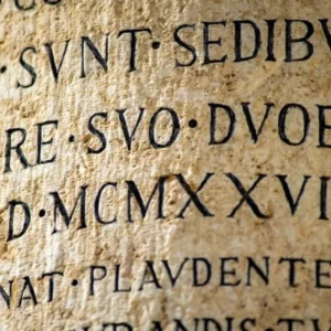 هوش مصنوعی جدید گوگل کتیبههای باستانی رومی را رمزگشایی میکند هوش مصنوعی جدید گوگل کتیبههای باستانی رومی را رمزگشایی میکند