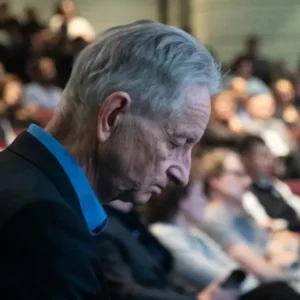 پیشبینی جدید پدرخوانده هوش مصنوعی: از بیکاری گسترده تا ورود رباتها به جنگ پیشبینی جدید پدرخوانده هوش مصنوعی: از بیکاری گسترده تا ورود رباتها به جنگ