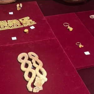 کشف آثار زرّین و تدفین دوگانه سکاها در قزاقستان کشف آثار زرّین و تدفین دوگانه سکاها در قزاقستان