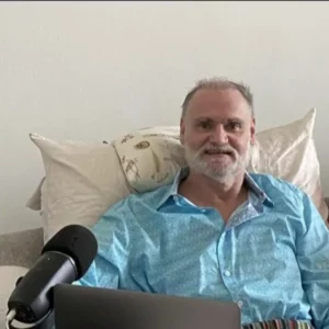 به‌ لطف هوش مصنوعی، خانواده این مرد حتی پس از مرگ می‌توانند با او ارتباط برقرار کنند