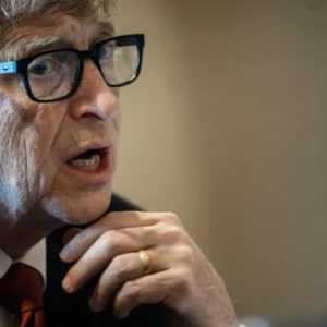 بیل گیتس نگرانی‌ها درباره مصرف برق هوش مصنوعی را جدی نمی‌داند