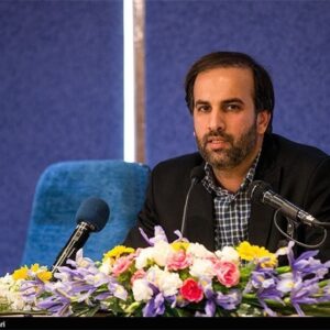 حکم معاون هنری در دستان مهدی شفیعی حکم معاون هنری در دستان مهدی شفیعی