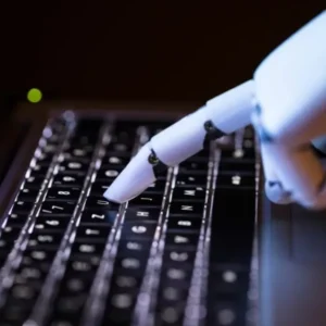 خبرنگار آمریکایی به‌دلیل استفاده‌ از هوش مصنوعی برای نوشتن اخبار جعلی مجبور به استعفا شد