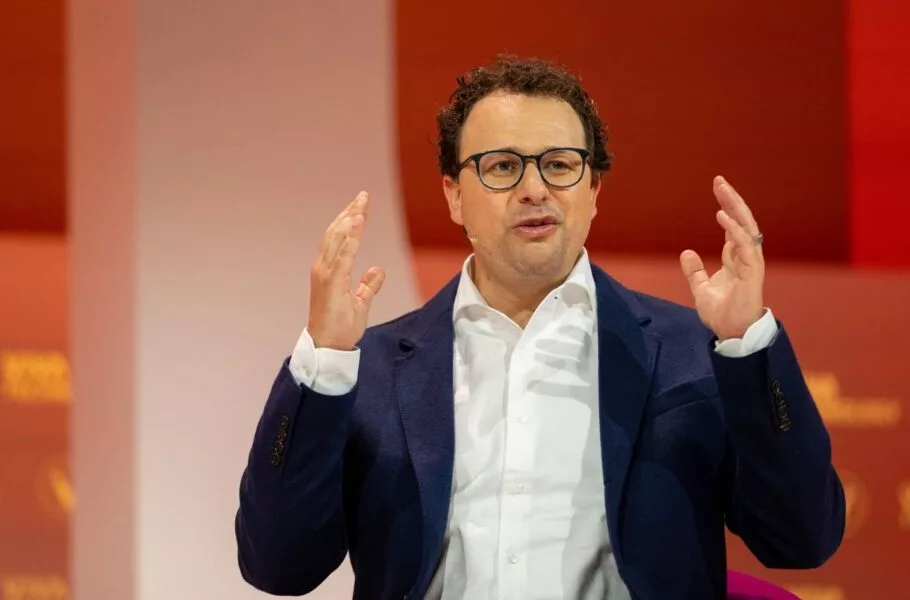 مدیرعامل آنتروپیک: هوش مصنوعی تا یک دهه دیگر میتواند عمر انسان را دوبرابر کند مدیرعامل آنتروپیک: هوش مصنوعی تا یک دهه دیگر میتواند عمر انسان را دوبرابر کند