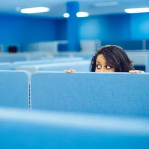 مطالعه جدید: افرادی که در کار خود از هوش مصنوعی استفاده می‌کنند از نگاه همکارانشان تنبل‌ترند