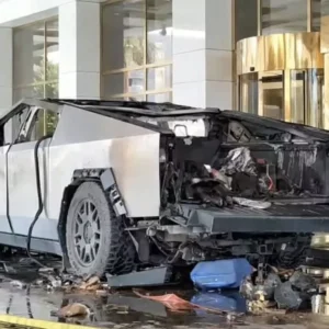 پلیس لاسوگاس: عامل انفجار سایبرتراک از ChatGPT کمک گرفته بود پلیس لاسوگاس: عامل انفجار سایبرتراک از ChatGPT کمک گرفته بود