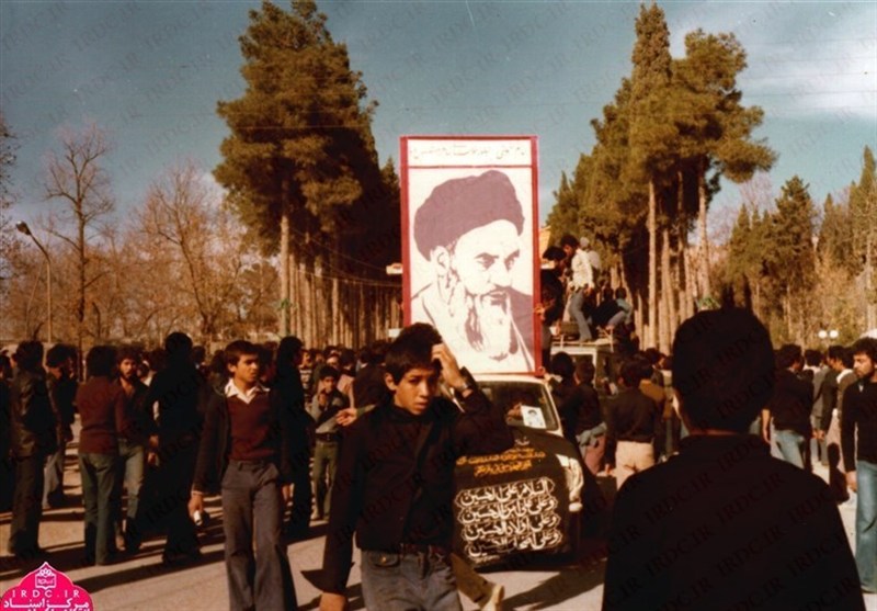 آزادی و استقلال ملی کشور در گروی آموزه‌های قرآن است