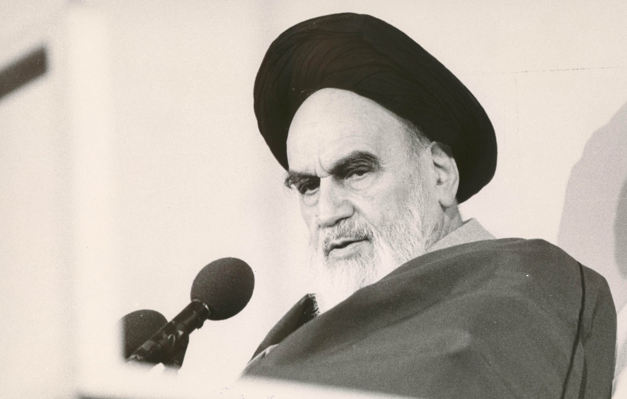 فعال فرهنگی باید خمینی شود!