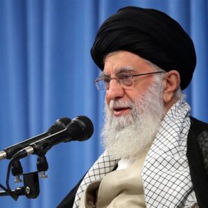 آیا طبق فتاوای شهید آیت الله خامنه‌ای(ره) بقا بر تقلید ایشان جایز است؟
