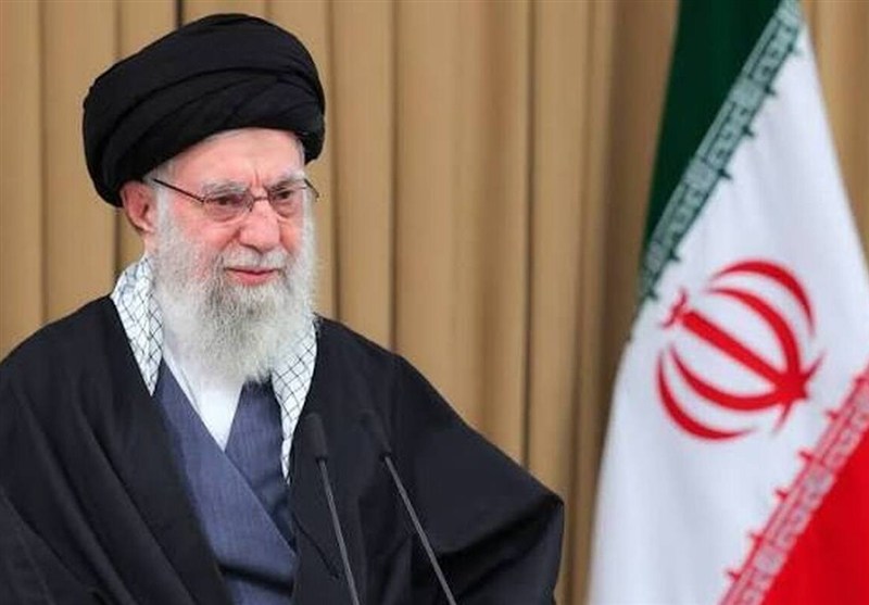 ادای دین هنرمندان با نشان "رهبر شهید"