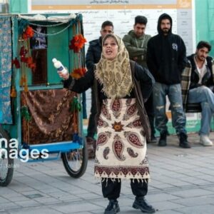 تئاتر در کنار مردم ایستاد