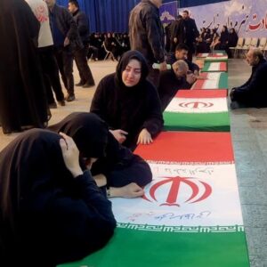 خاکسپاری حدود 40 شهید حمله آمریکایی صهیونی در قطعه 42