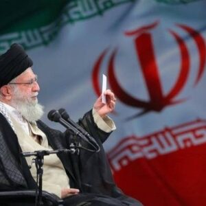 درس رهبر شهید: وحشت نکردن از غربت در مسیر هدایت