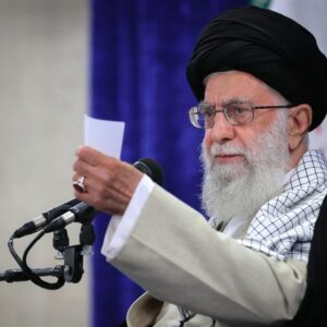 سبک زندگی در نگاه رهبر شهید انقلاب| راهکار رهایی از تجمل‌گرایی