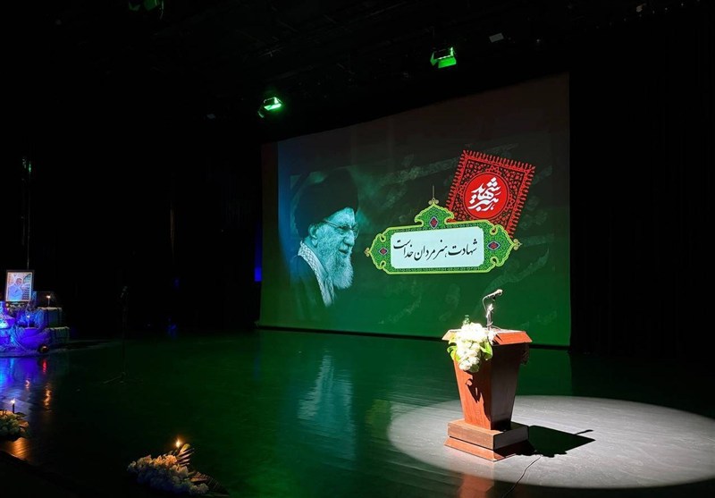 شعرخوانی شاعران برجسته در شب شعر و موسیقی "رهبر شهید"