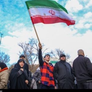 علی زنده است و با الطاف او ایران نمی‌میرد