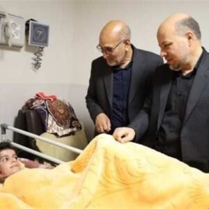 عیادت معاون وزیر از دانش آموزان مجروح مدرسه میناب