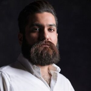 اجرای علی زندوکیلی روی خطوط راه‌آهن