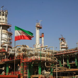 افزایش قیمت نفت ایران به ۹۹ دلار در بازار جهانی