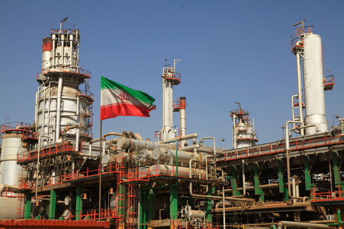 افزایش قیمت نفت ایران به ۹۹ دلار در بازار جهانی