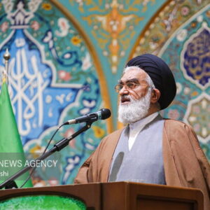 امام جمعه قم: حقوق ملت ایران قابل معامله و چانه‌زنی نیست