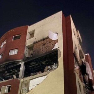 انفجار گاز در خانه اجاره‌ای سمنان؛ آتش‌نشانی: تلفات جانی نداشتیم