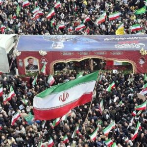 بدرقه شهیدان تنگسیری و اسحاقی توسط اهالی پایتخت