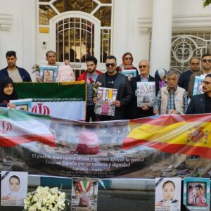 برگزاری تجمع مردمی مقابل سفارت اسپانیا/ مرز ما با وطن‌فروشان مشخص است