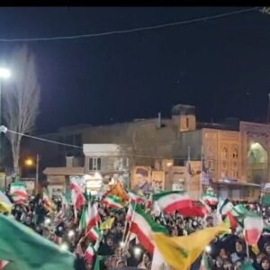 تجمع مردم ولایتمدار شهر قروه در میدان حاج قاسم سلیمانی