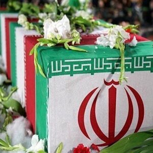 تشییع شبانه پیکر شهید مهدی باقرزاده بر روی دستان مردم بندرعباس