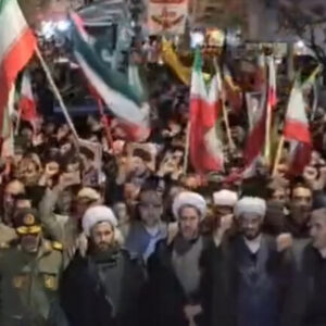 جلوه هایی از حضور باشکوه شبانه مردم خوی در خیابان