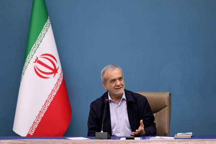 حضور سرزده رئیس جمهور در یکی از ایستگاه‌های آتش‌نشانی