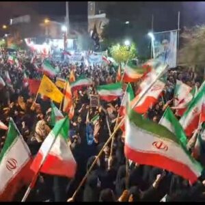رهبر انقلاب فرماندهی جنگ را برعهده دارند