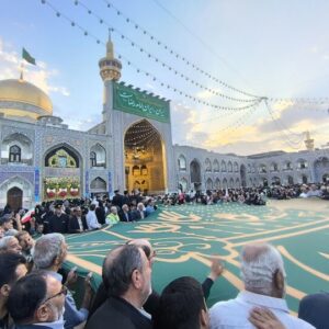 رونمایی از ابرپرچم نقشه ایران در حرم رضوی