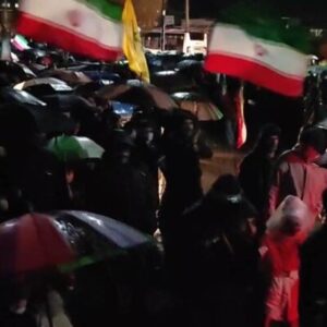 سیل حضور مردم شهرکرد زیر بارش شدید باران در چالشتر