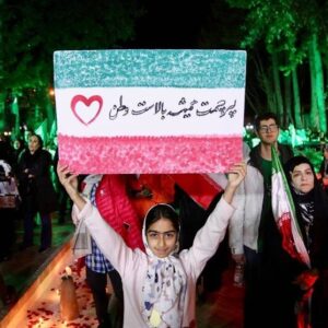 شب نهم هنرمندان و مردم؛ هنر همه را زیر پرچم ایران جمع کرد