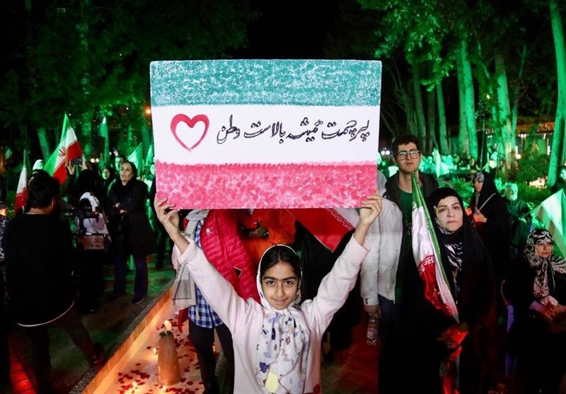 شب نهم هنرمندان و مردم؛ هنر همه را زیر پرچم ایران جمع کرد
