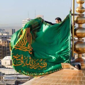 صبح میلاد حضرت رضا(ع)، پوش ضریح و پرچم گنبد منور تعویض می‌شود