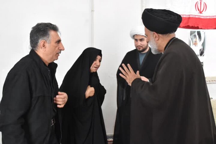 مسئولان بنیاد شهید با خانواده شهیدان «دالوند» و «سالاروند» دیدار کردند مسئولان بنیاد شهید با خانواده شهیدان «دالوند» و «سالاروند» دیدار کردند