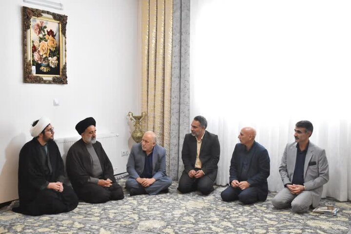 مسئولان بنیاد شهید با خانواده شهیدان «دالوند» و «سالاروند» دیدار کردند مسئولان بنیاد شهید با خانواده شهیدان «دالوند» و «سالاروند» دیدار کردند