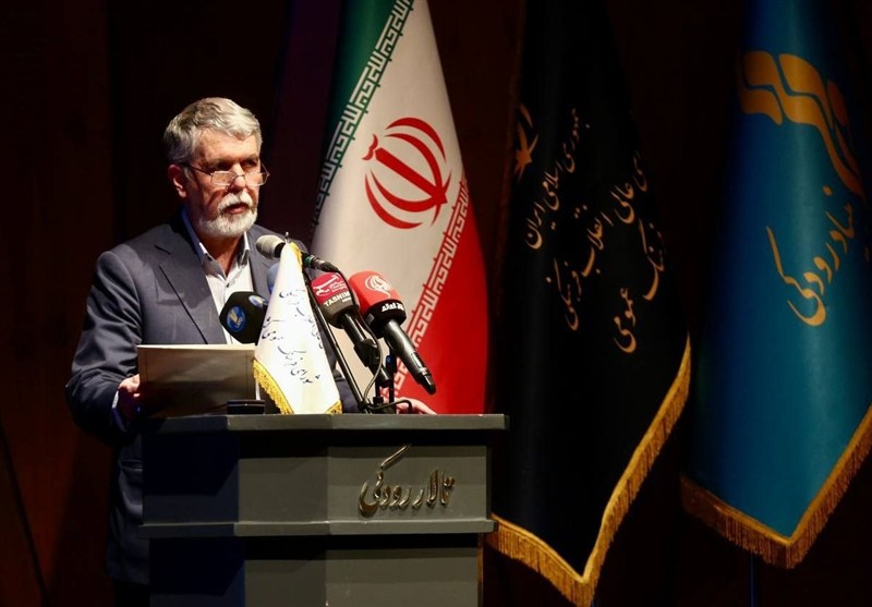 وزیر فرهنگ: هنرمندان می‌توانند نقش مهمتری در پژواک جهانی داشته باشند