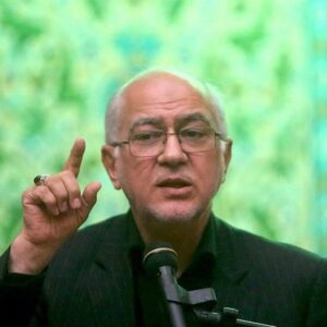انحراف قاریان؛ وقتی صوت خوش در خدمت سیاست‌های استکبار قرار می‌گیرد