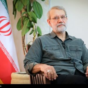 عکسی قدیمی از شهید لاریجانی در کنار رهبر شهید انقلاب